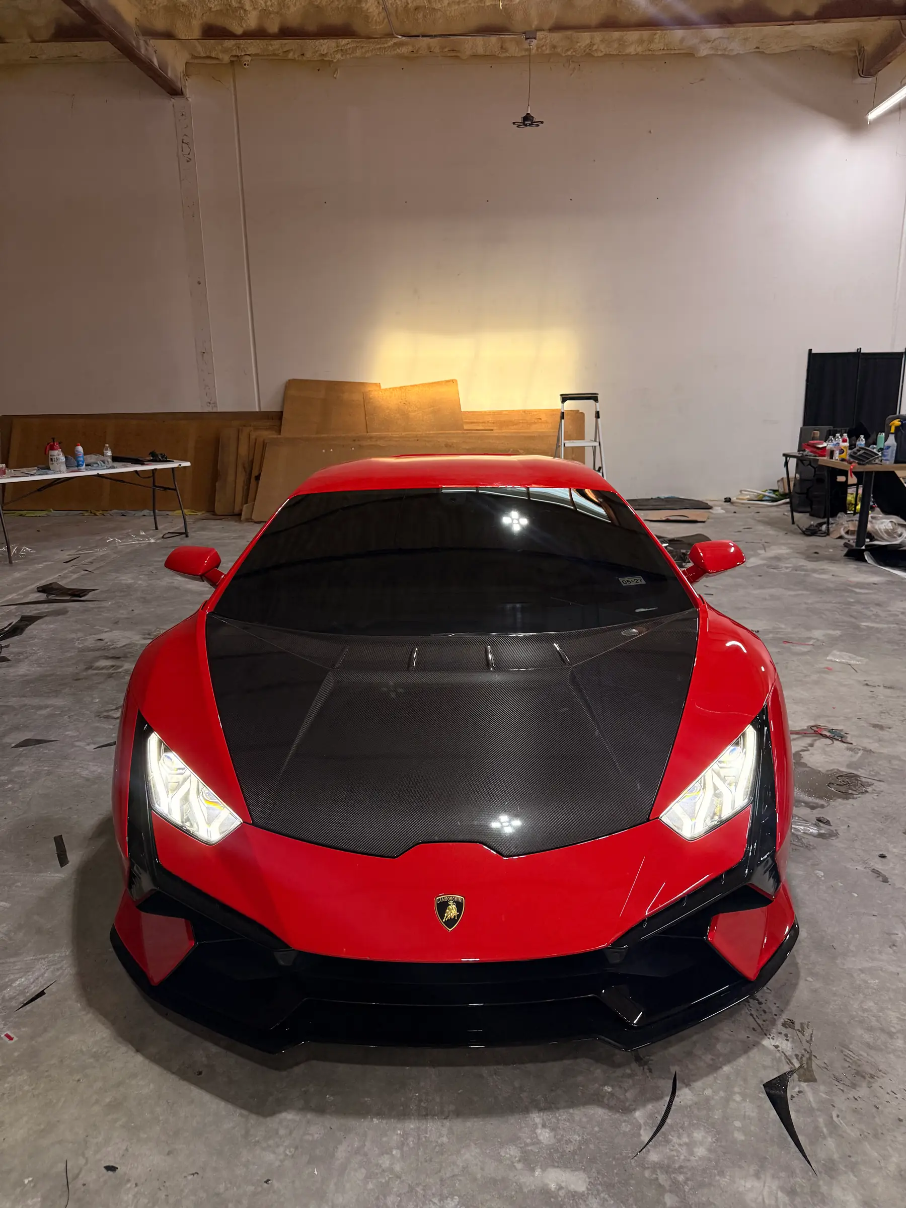 Lamborghini Huracán: Rosso Mars wrap, front detail
